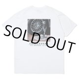 CHALLENGER/THE LAND TEE（WHITE）［プリントT-22秋冬］