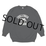 CHALLENGER/WOLF COLLEGE C/N SWEAT（BLACK）［クルーネックスウェット-24秋冬］