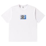BlackEyePatch/SCHEDULED DELIVERY LABEL TEE（WHITE）