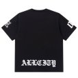 画像2: BlackEyePatch/HEAVY BLACKLETTERS TEE（BLACK） (2)