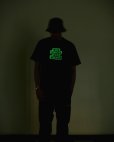 画像2: BlackEyePatch/GLOW IN THE DARK OG LABEL TEE（BLACK） (2)