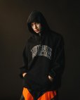 画像2: TIGHTBOOTH/COLLEGE HOODED SWEAT SHIRT（Black）［プルオーバーパーカー-24秋冬］ (2)