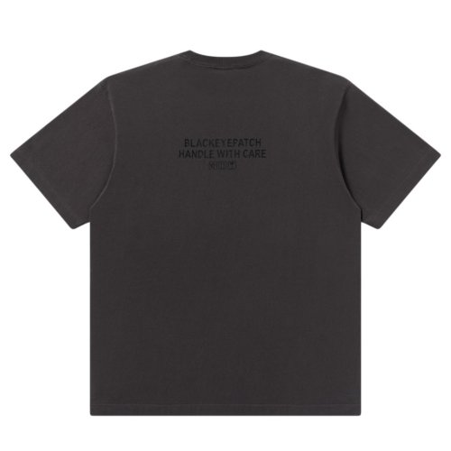 他の写真2: BlackEyePatch/HANDLE WITH CARE TEE（CHARCOAL）