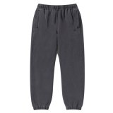 BlackEyePatch/SMALL OG LABEL PIGMENT DYDED SWEAT PANTS（BLACK）