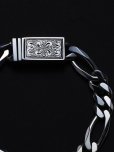 画像2: ANTIDOTE BUYERS CLUB/Engraved Box Clasp Figaro Bracelet（Silver） (2)