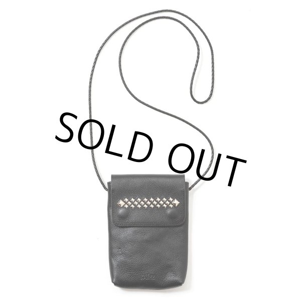 CALEE/STUDS LEATHER SHOULDER POUCH（BLACK）［スタッズレザー