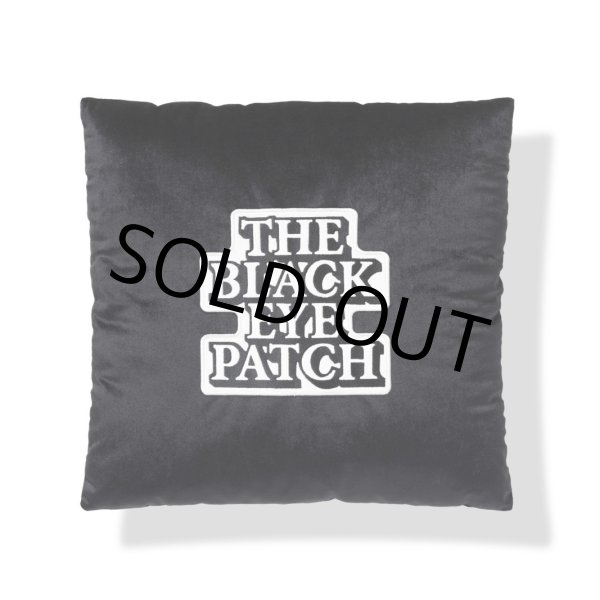 画像1: BlackEyePatch/OG LABEL VELOUR CUSHION（BLACK） (1)