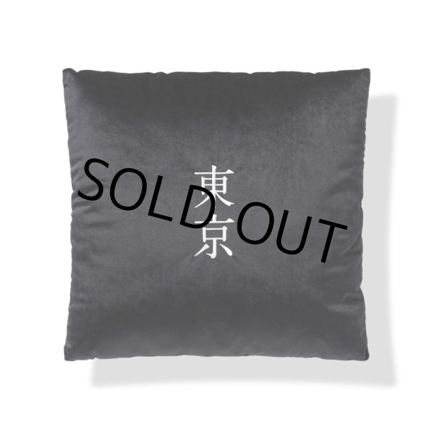 画像2: BlackEyePatch/OG LABEL VELOUR CUSHION（BLACK） (2)