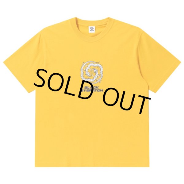 画像2: BlackEyePatch/REFLECTIVE DRAGON SWIRL LOGO TEE（MUSTARD） (2)