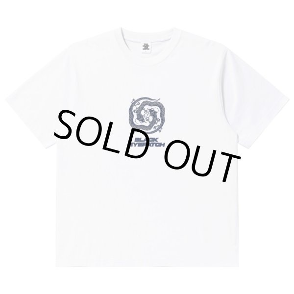 画像2: BlackEyePatch/REFLECTIVE DRAGON SWIRL LOGO TEE（WHITE） (2)