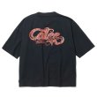 画像2: CALEE/× SHELTECH CL SNAKE LOGO DROP SHOULDER TEE（BLACK）［ドロップショルダーポケT-24春夏］ (2)