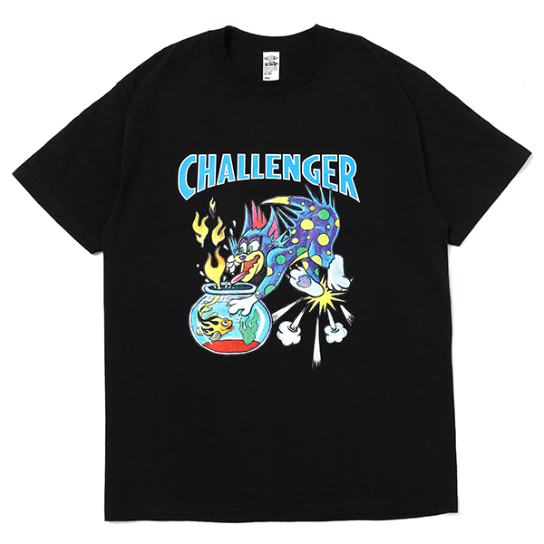 CHALLENGER/VERSUS TEE（ブラック）［プリントT-22春夏］ - JONAS