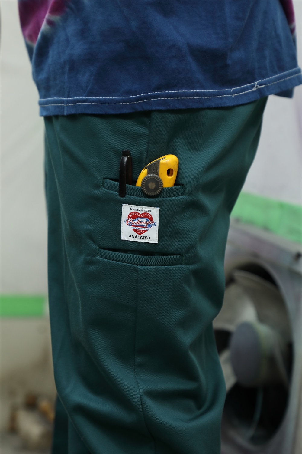 CHALLENGER/CUSTOM CHINO PANTS（DRAK GREEN）［カスタムチノパン-23春