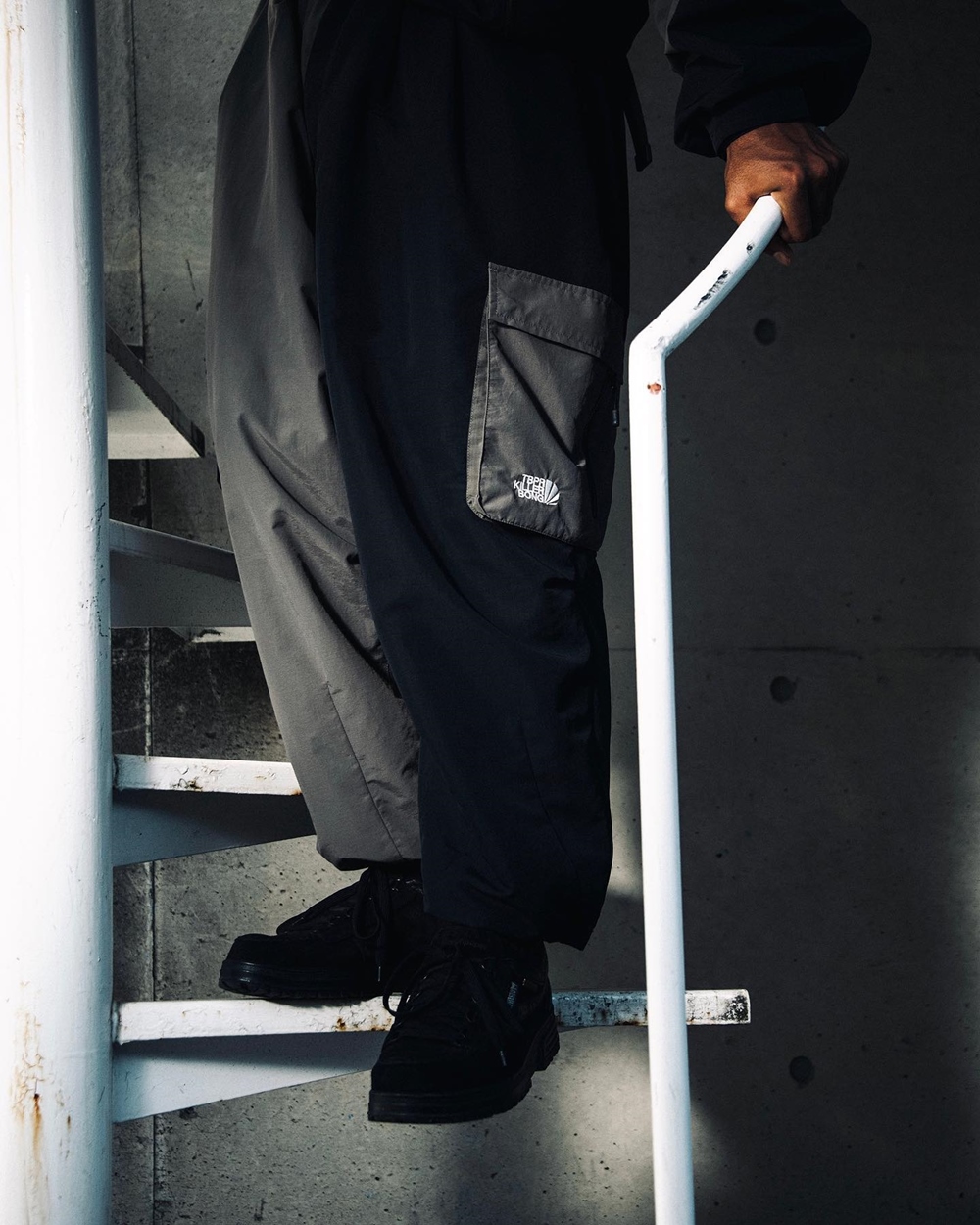 画像: TIGHTBOOTH/CYBORG BALLOON CARGO PANTS（Black）［サイボーグバルーンカーゴパンツ-23秋冬］