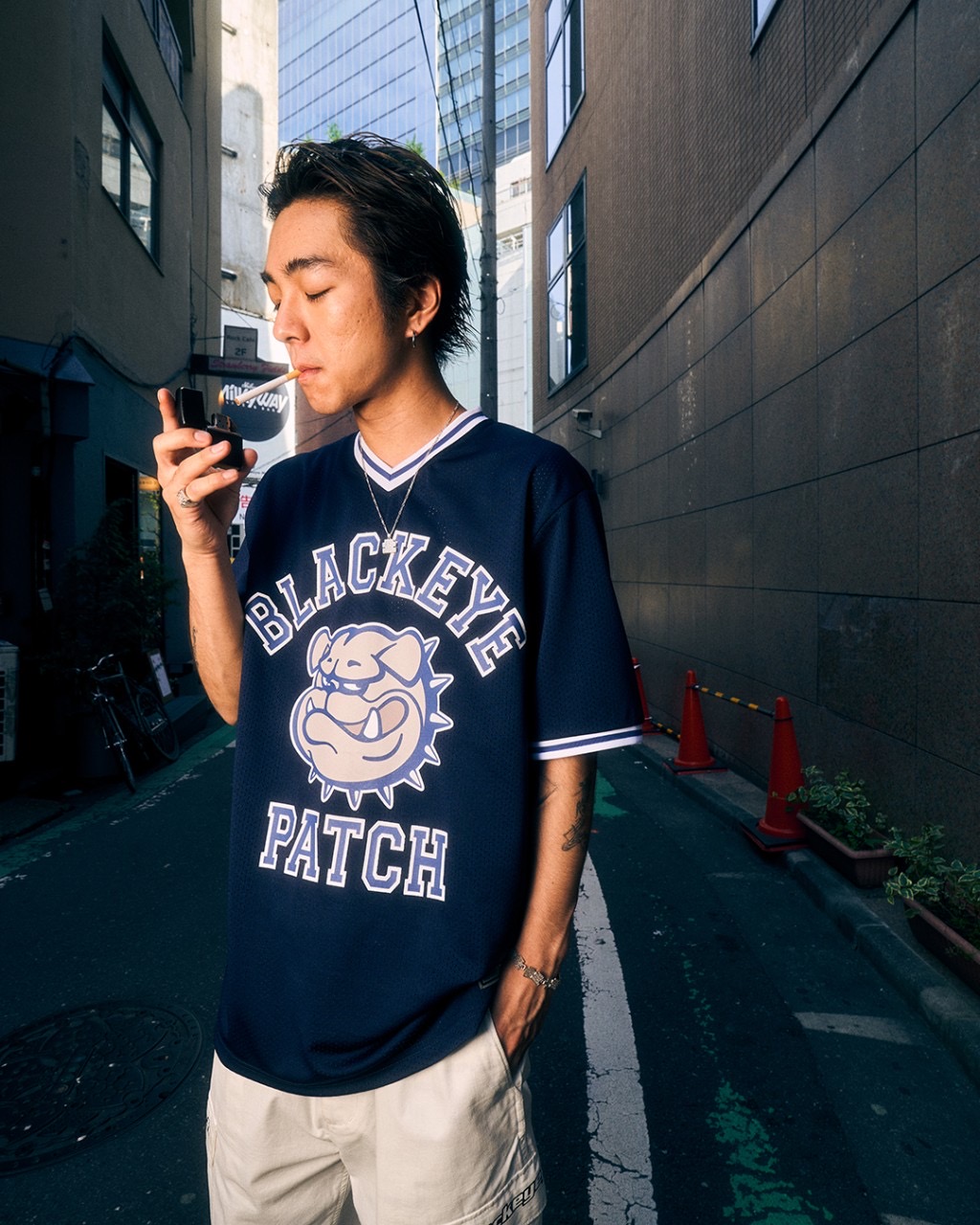 画像: BlackEyePatch/BULLDOG V NECK GAME SHIRT（NAVY）