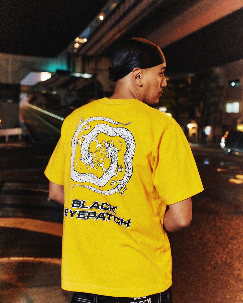 画像: BlackEyePatch/REFLECTIVE DRAGON SWIRL LOGO TEE（MUSTARD）