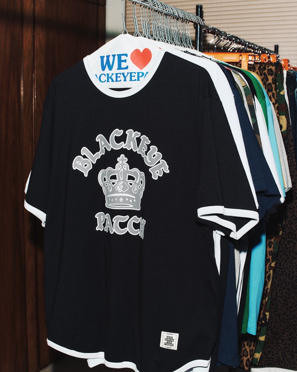 画像: BlackEyePatch/CROWN LOGO RIBBED TEE（BLACK）