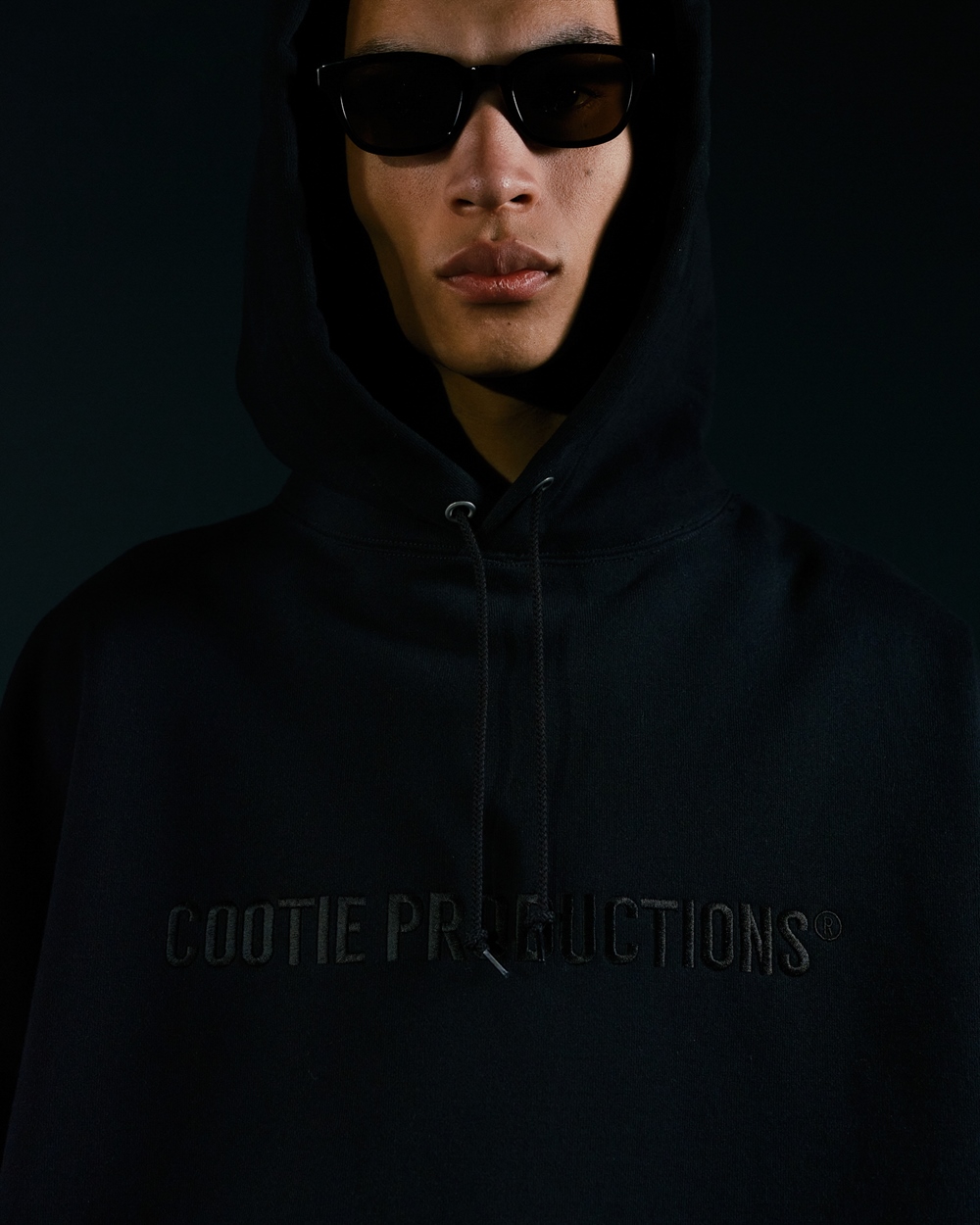 画像: COOTIE PRODUCTIONS/Open End Yarn Sweat Hoodie（Embroidery）（Black）［スウェットフーディー-24秋冬］