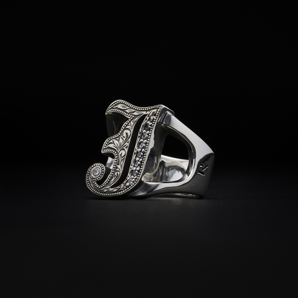 ANTIDOTE BUYERS CLUB/Engraved Initial Ring（Silver）［イニシャルリング］ - JONAS