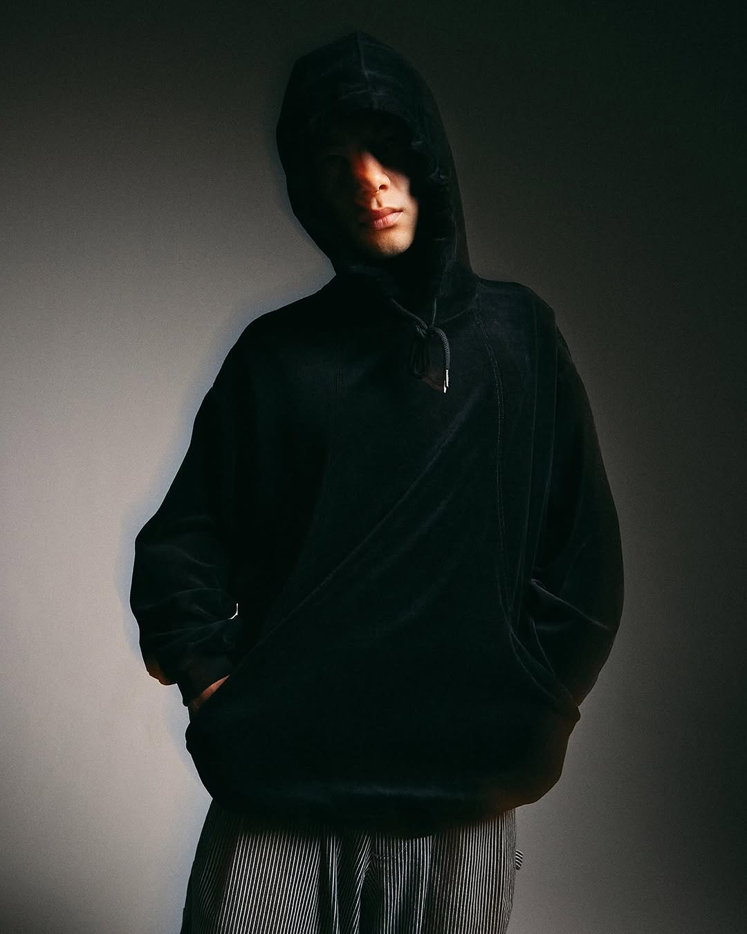 画像: TIGHTBOOTH/VELOUR PULLOVER HOODIE（Black）［ベロアプルオーバーフーディー-25春夏］